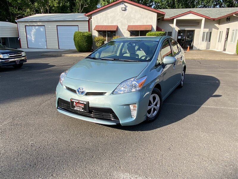 2014 Toyota Prius Three   - Photo 1 - Tualatin, OR 97062
