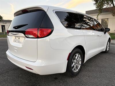 2017 Chrysler Pacifica LX - Photo 5 - Sacramento, CA 95823