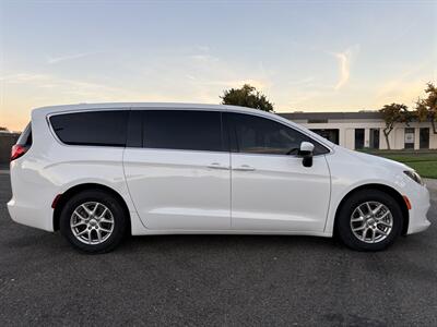2017 Chrysler Pacifica LX - Photo 6 - Sacramento, CA 95823