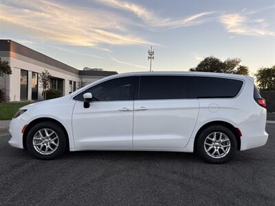 2017 Chrysler Pacifica LX - Photo 2 - Sacramento, CA 95823