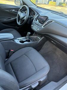 2019 Chevrolet Malibu LT   - Photo 12 - Sacramento, CA 95823