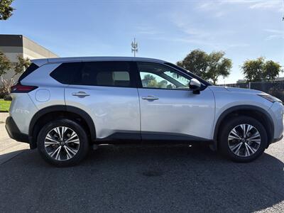 2021 Nissan Rogue SV   - Photo 6 - Sacramento, CA 95823