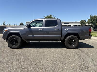 2022 Toyota Tacoma SR5 V6   - Photo 2 - Sacramento, CA 95823