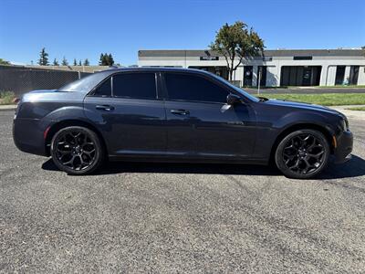 2019 Chrysler 300 Series S   - Photo 6 - Sacramento, CA 95823