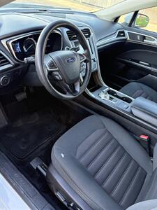 2017 Ford Fusion SE   - Photo 8 - Sacramento, CA 95823