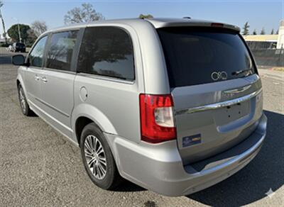 2014 Chrysler Town & Country S   - Photo 3 - Sacramento, CA 95823