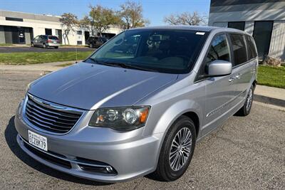 2014 Chrysler Town & Country S   - Photo 1 - Sacramento, CA 95823