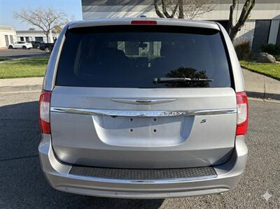 2014 Chrysler Town & Country S   - Photo 4 - Sacramento, CA 95823