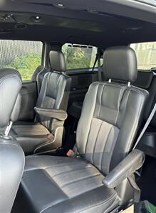 2014 Chrysler Town & Country S   - Photo 11 - Sacramento, CA 95823