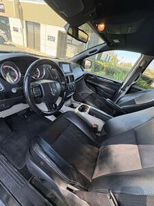 2019 Dodge Grand Caravan SXT   - Photo 9 - Sacramento, CA 95823