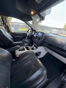2019 Dodge Grand Caravan SXT   - Photo 12 - Sacramento, CA 95823
