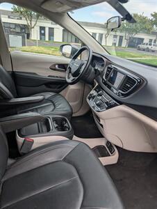 2018 Chrysler Pacifica Touring L   - Photo 10 - Sacramento, CA 95823