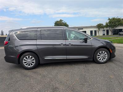 2018 Chrysler Pacifica Touring L   - Photo 7 - Sacramento, CA 95823