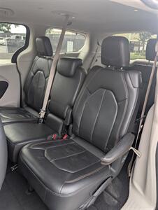 2018 Chrysler Pacifica Touring L   - Photo 12 - Sacramento, CA 95823