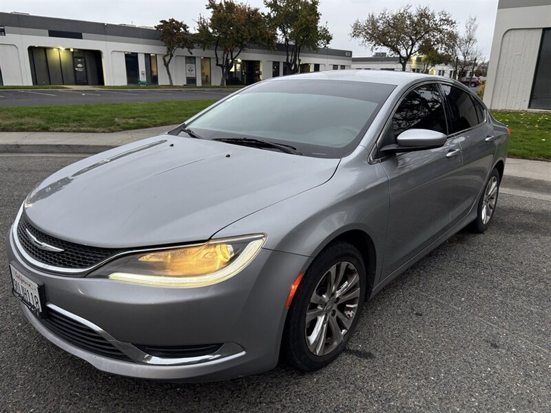 2015 Chrysler 200 Limited  