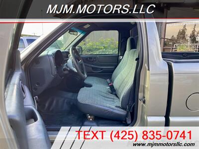 2002 Chevrolet S-10   - Photo 9 - Lynnwood, WA 98036