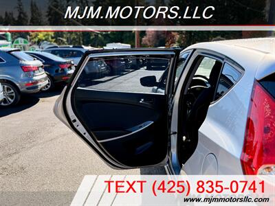 2013 Hyundai ACCENT SE   - Photo 20 - Lynnwood, WA 98036