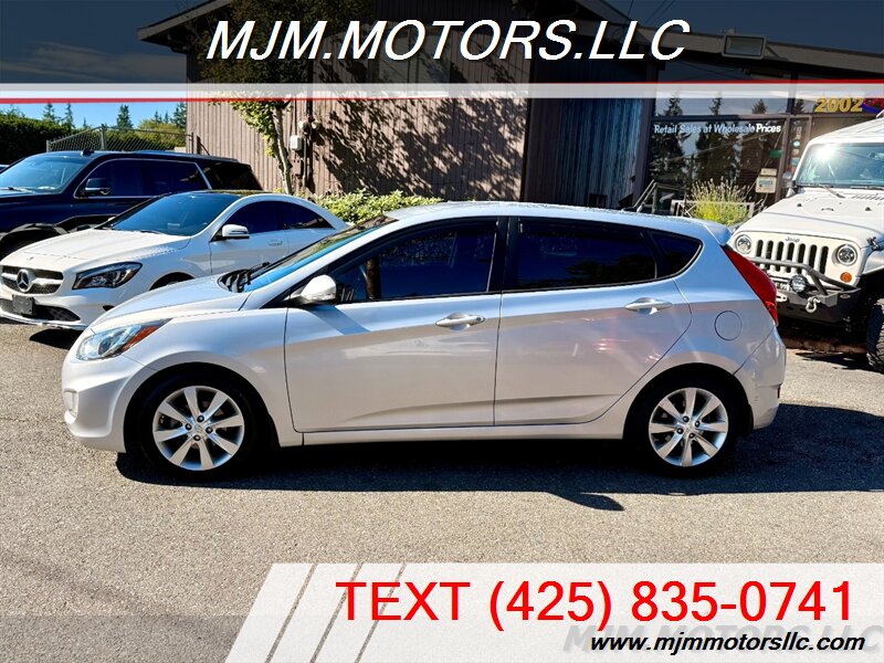 2013 Hyundai ACCENT SE  