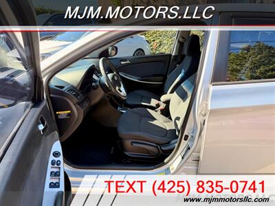 2013 Hyundai ACCENT SE   - Photo 9 - Lynnwood, WA 98036