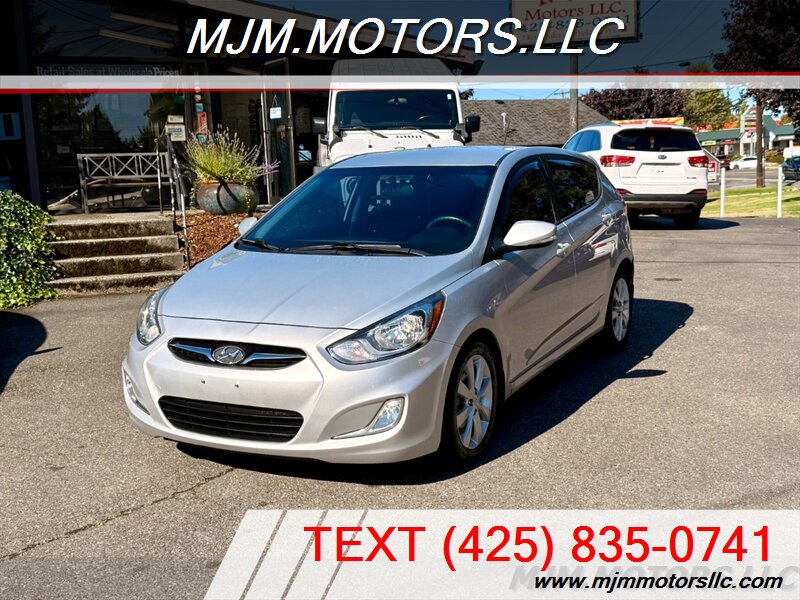 2013 Hyundai ACCENT SE  