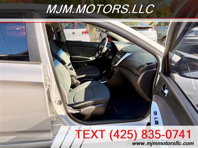 2013 Hyundai ACCENT SE   - Photo 13 - Lynnwood, WA 98036
