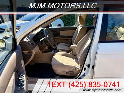2006 Kia Spectra EX   - Photo 9 - Lynnwood, WA 98036