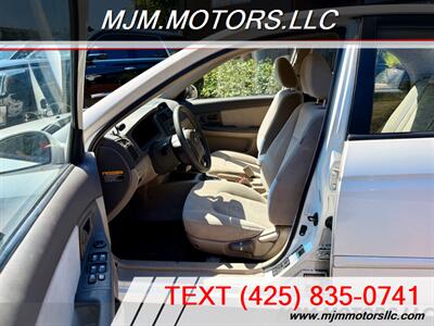 2006 Kia Spectra EX   - Photo 9 - Lynnwood, WA 98036