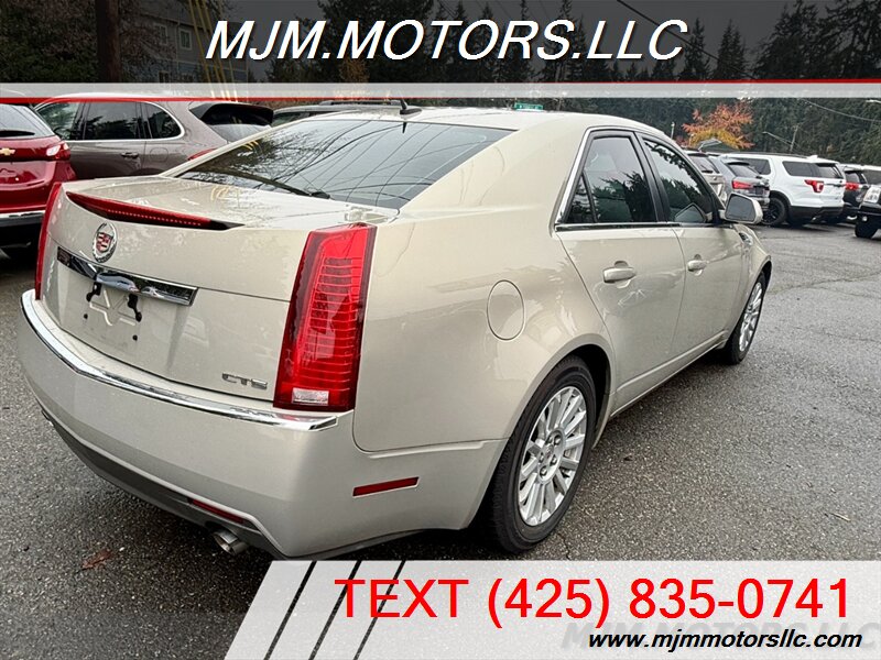 2008 Cadillac CTS Base photo 2