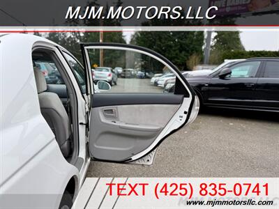 2006 Kia Spectra EX   - Photo 19 - Lynnwood, WA 98036