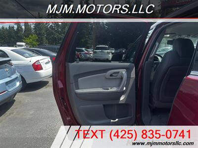 2011 Chevrolet Traverse LT   - Photo 25 - Lynnwood, WA 98036