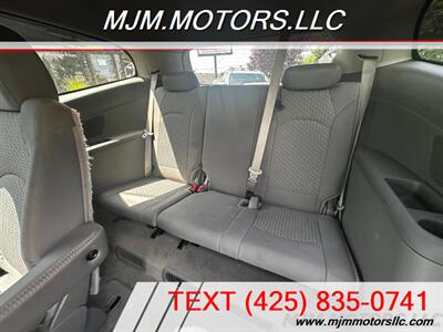 2011 Chevrolet Traverse LT   - Photo 12 - Lynnwood, WA 98036