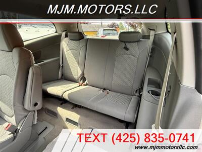 2011 Chevrolet Traverse LT   - Photo 11 - Lynnwood, WA 98036