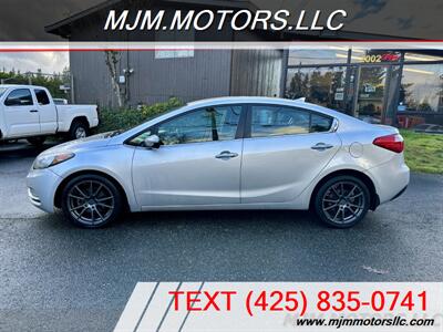 2014 Kia Forte EX   - Photo 2 - Lynnwood, WA 98036