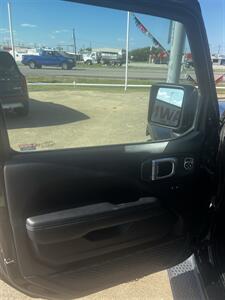 2019 Jeep Wrangler Sahara   - Photo 19 - Alvarado, TX 76009
