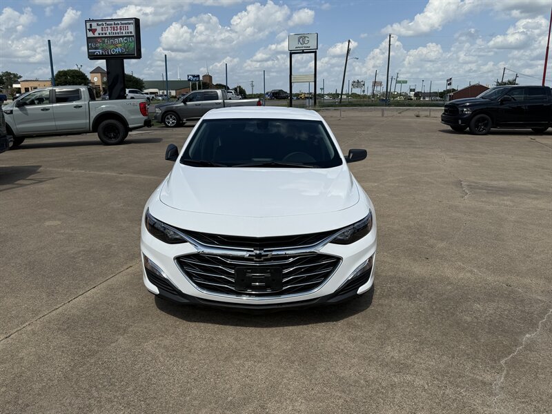 2022 Chevrolet Malibu LS - Photo 1 - Alvarado, TX 76009