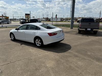 2022 Chevrolet Malibu LS   - Photo 4 - Alvarado, TX 76009