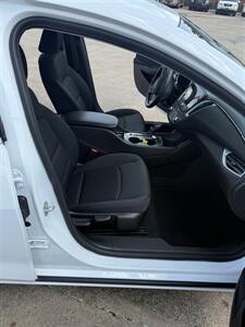 2022 Chevrolet Malibu LS   - Photo 18 - Alvarado, TX 76009