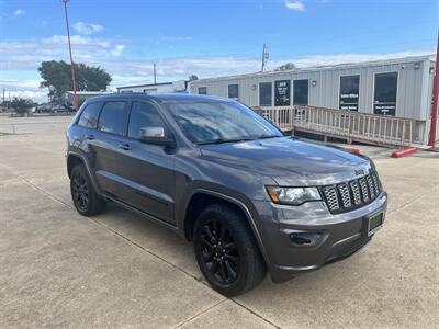 2017 Jeep Grand Cherokee Laredo   - Photo 2 - Alvarado, TX 76009