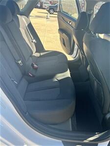 2022 Kia K5 LXS   - Photo 16 - Alvarado, TX 76009