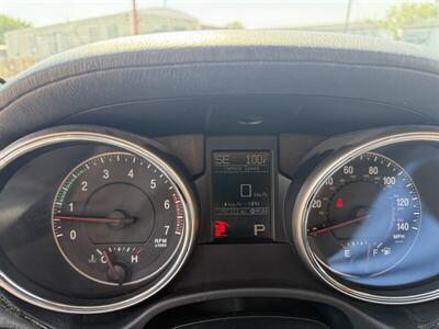 2011 Jeep Grand Cherokee Overland   - Photo 9 - Alvarado, TX 76009