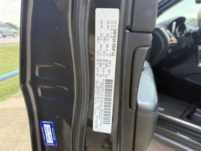 2011 Jeep Grand Cherokee Overland   - Photo 16 - Alvarado, TX 76009
