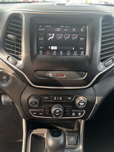 2019 Jeep Cherokee Altitude   - Photo 10 - Alvarado, TX 76009