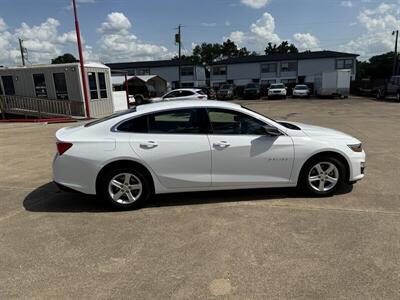 2022 Chevrolet Malibu LS   - Photo 8 - Alvarado, TX 76009