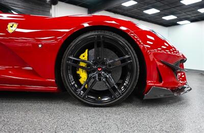 2019 Ferrari 812 Superfast   - Photo 5 - Sacramento, CA 95825