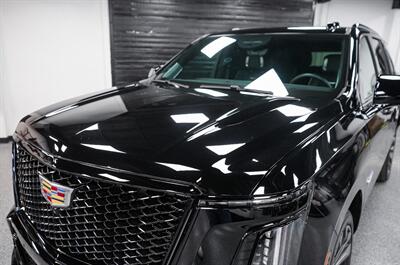2025 Cadillac Escalade-V   - Photo 3 - Sacramento, CA 95825