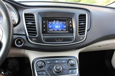 2015 Chrysler 200 Limited   - Photo 15 - Seattle, WA 98103