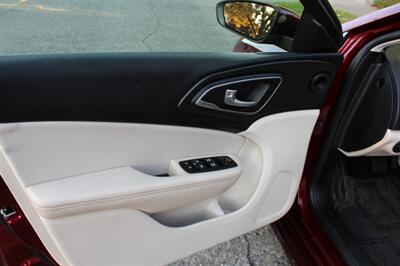 2015 Chrysler 200 Limited   - Photo 11 - Seattle, WA 98103