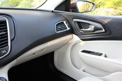 2015 Chrysler 200 Limited   - Photo 17 - Seattle, WA 98103