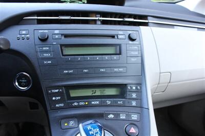 2010 Toyota Prius III   - Photo 18 - Seattle, WA 98103