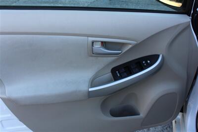 2010 Toyota Prius III   - Photo 10 - Seattle, WA 98103